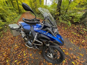 Motorrad BMW R1200 GS Adventure in herbstlicher Umgebung, Wisen, Solothurn, Schweiz