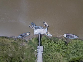 Beschädigte Boote nach Zyklon Idai, Luftaufnahme, Buzi Fluss, Buzi, Sofala Provinz, Mozambik