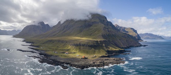 Landzunge mit Leuchtturm, East Fjords, Island