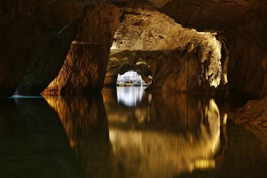 Unterirdischer See Lac St Leonard, Wallis, Schweiz