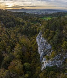 Ingelstein, markanter Kletterfelsen, Basler Jura, Drohnenaufnahme, Gempen, Solothurn, Schweiz